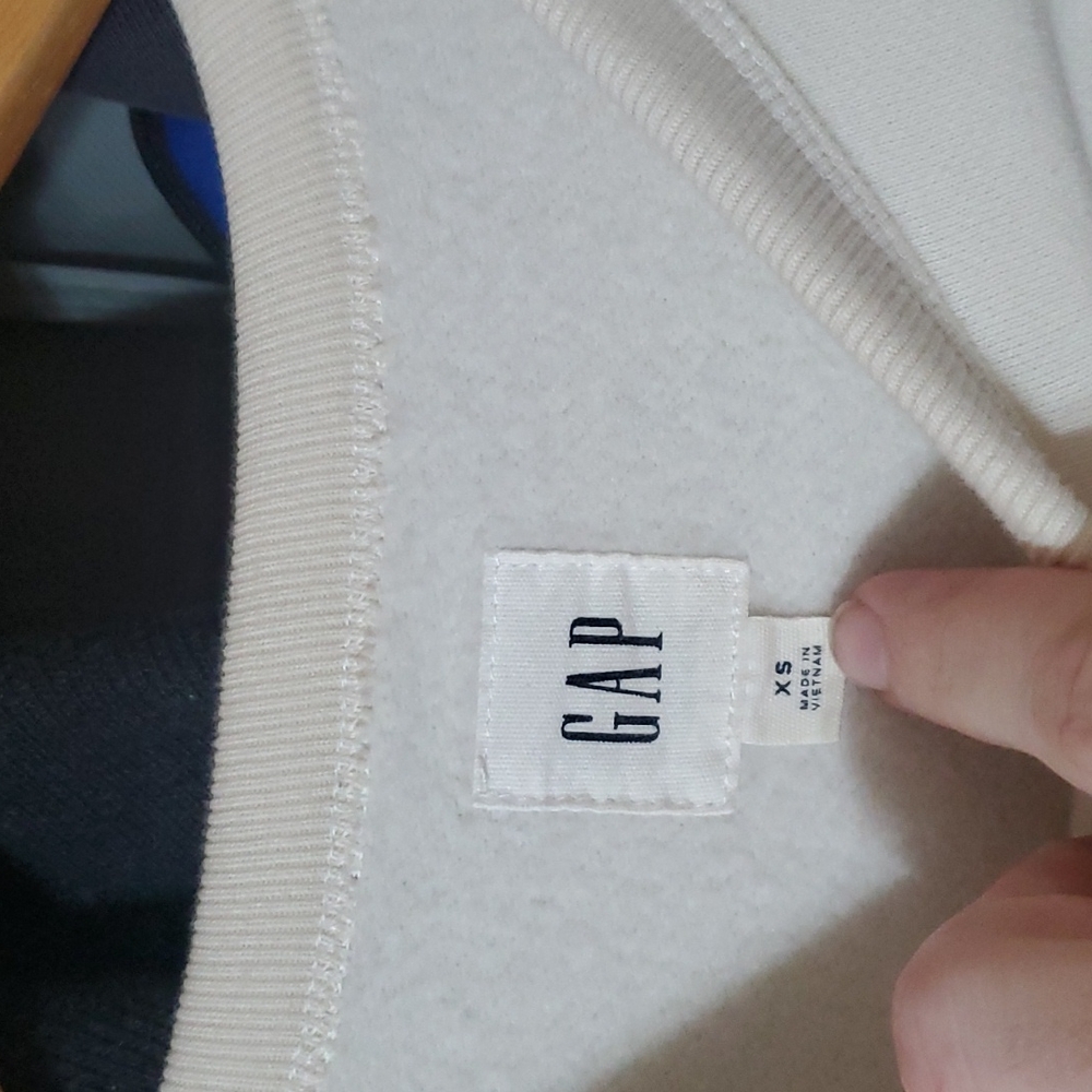 GAP pullover - Picture 5 of 6